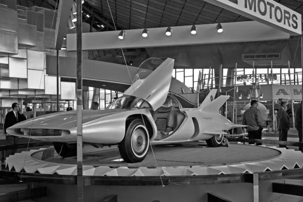 Driving Back through the History of Autonomous Travel