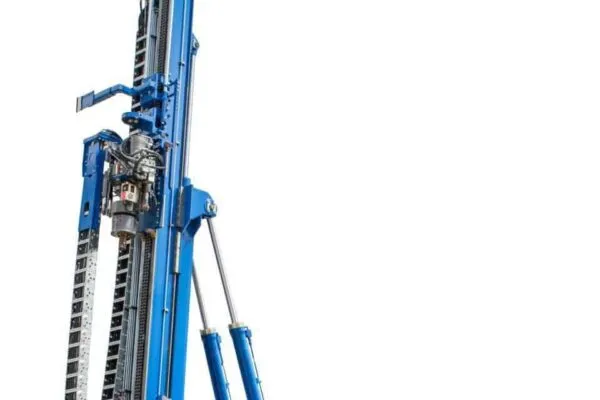 New drilling rig for HPI drilling applications: KLEMM KR 720